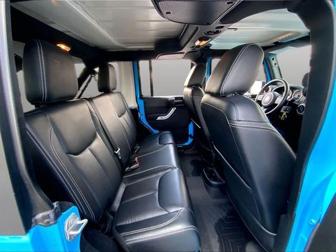 Used 2017 Jeep Wrangler Unlimited Rubicon w/ Connectivity Group AWD/4WD image 20