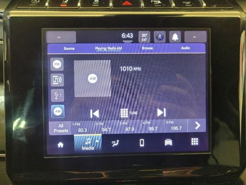 Used 2023 Jeep Grand Cherokee Laredo image 25