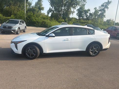 Used 2025 Kia K4 FWD image 2