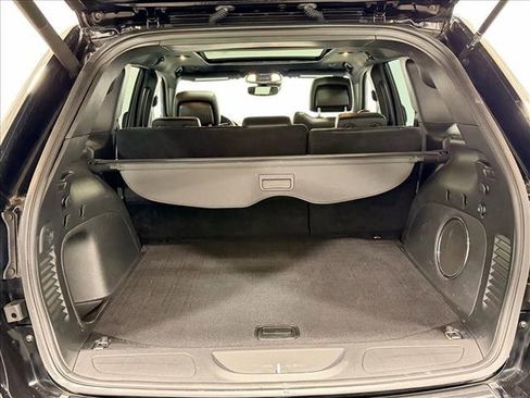 Used 2021 Jeep Grand Cherokee Limited w/ Luxury Group II image 16