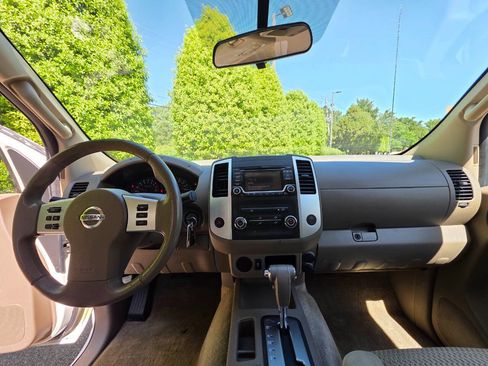 Used 2016 Nissan Frontier SV RWD image 13