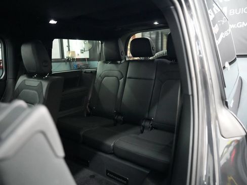 Used 2023 Land Rover Defender 130 X-Dynamic SE AWD/4WD image 32