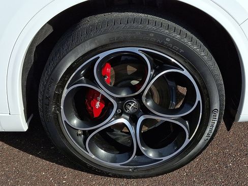 Used 2023 Alfa Romeo Stelvio Veloce image 8