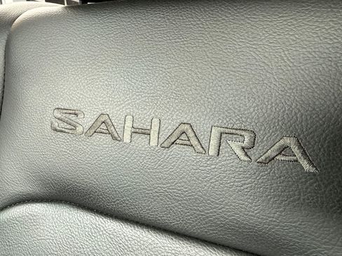 Used 2018 Jeep Wrangler Unlimited Sahara AWD/4WD image 28