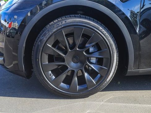 Used 2022 Tesla Model Y Long Range image 13