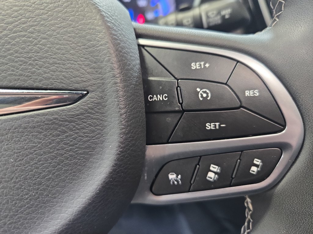 Used 2026 Chrysler Pacifica Select FWD image 23