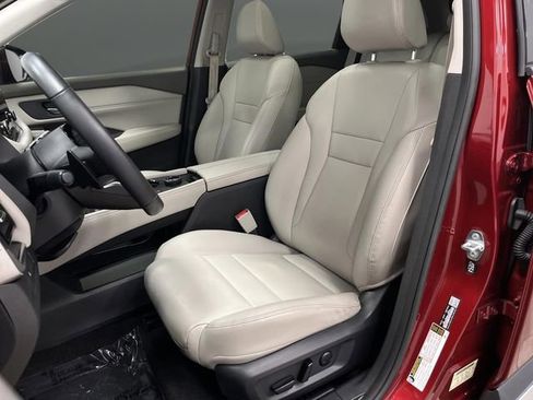 Used 2023 Nissan Rogue SL w/ SL Premium Package image 4