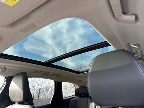 Certified 2025 Volvo XC60 B5 Core image 19