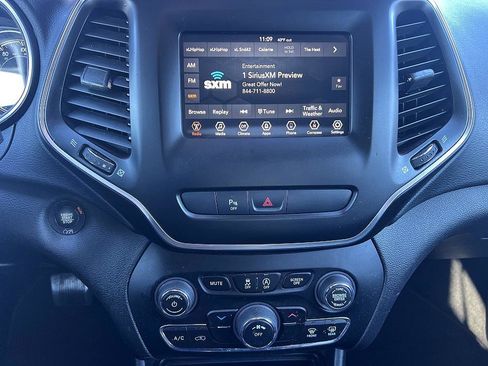 Used 2019 Jeep Cherokee Latitude Plus image 16