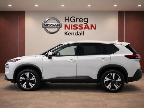 Used 2024 Nissan Rogue SV FWD image 2