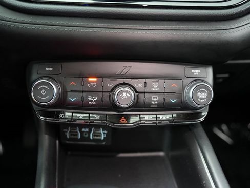 Used 2021 Dodge Durango SXT image 23