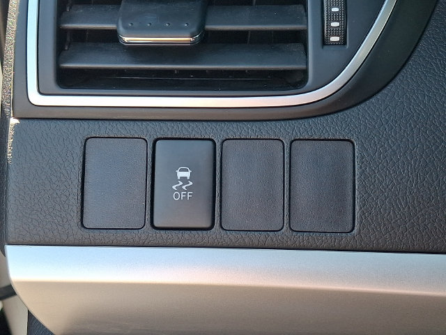 Used 2015 Toyota Camry SE w/ Moonroof Package FWD image 25