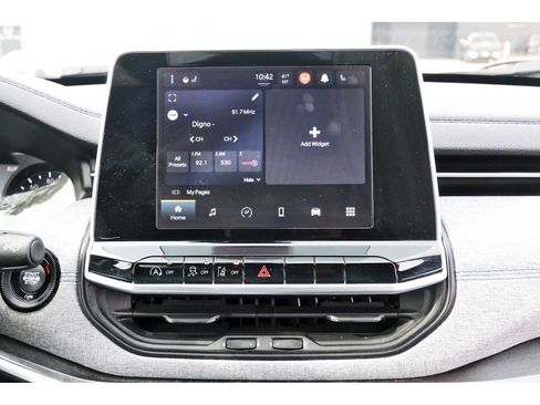 Used 2025 Jeep Compass Latitude image 22