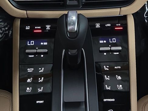 New 2026 Porsche Macan image 19