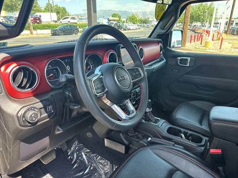 Used 2023 Jeep Gladiator Rubicon w/ LED Lighting Group AWD/4WD image 9