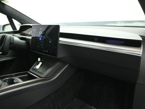 Used 2022 Tesla Model X image 24
