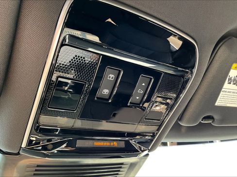 New 2025 Land Rover Range Rover SE image 22