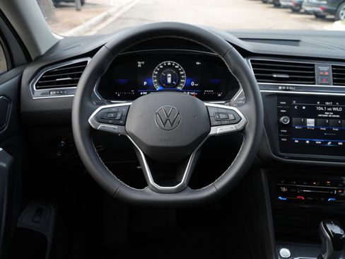 Used 2024 Volkswagen Tiguan SE image 21