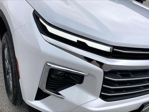 Used 2025 Chevrolet Traverse LT FWD image 26