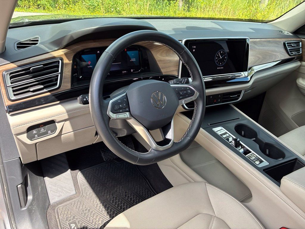 Used 2024 Volkswagen Atlas SE AWD/4WD image 14