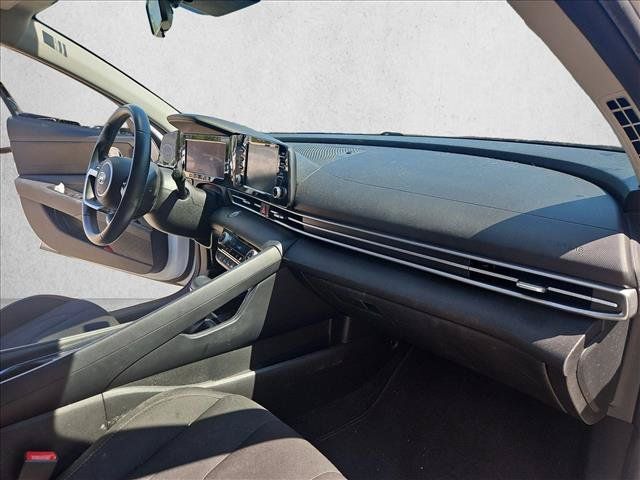 Used 2021 Hyundai Elantra SEL w/ Convenience Package FWD image 15