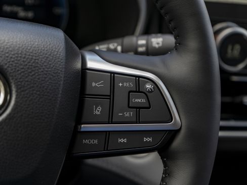 Used 2026 Toyota Highlander Platinum image 22