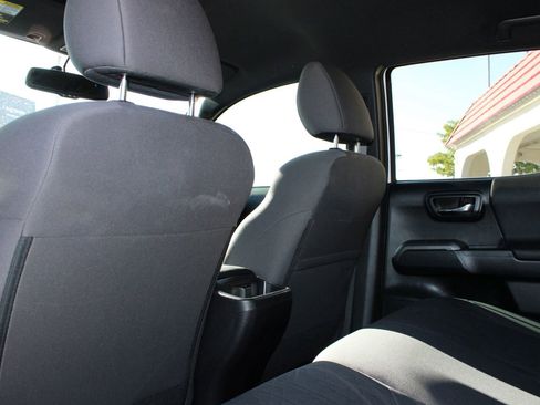 Used 2016 Toyota Tacoma TRD Off-Road image 19