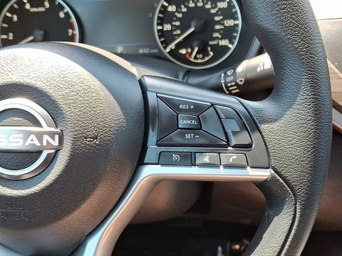 Used 2025 Nissan Altima 2.5 SV FWD image 22