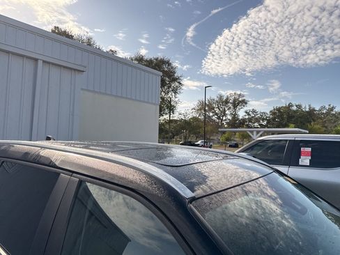 Used 2023 Toyota Highlander XLE image 5