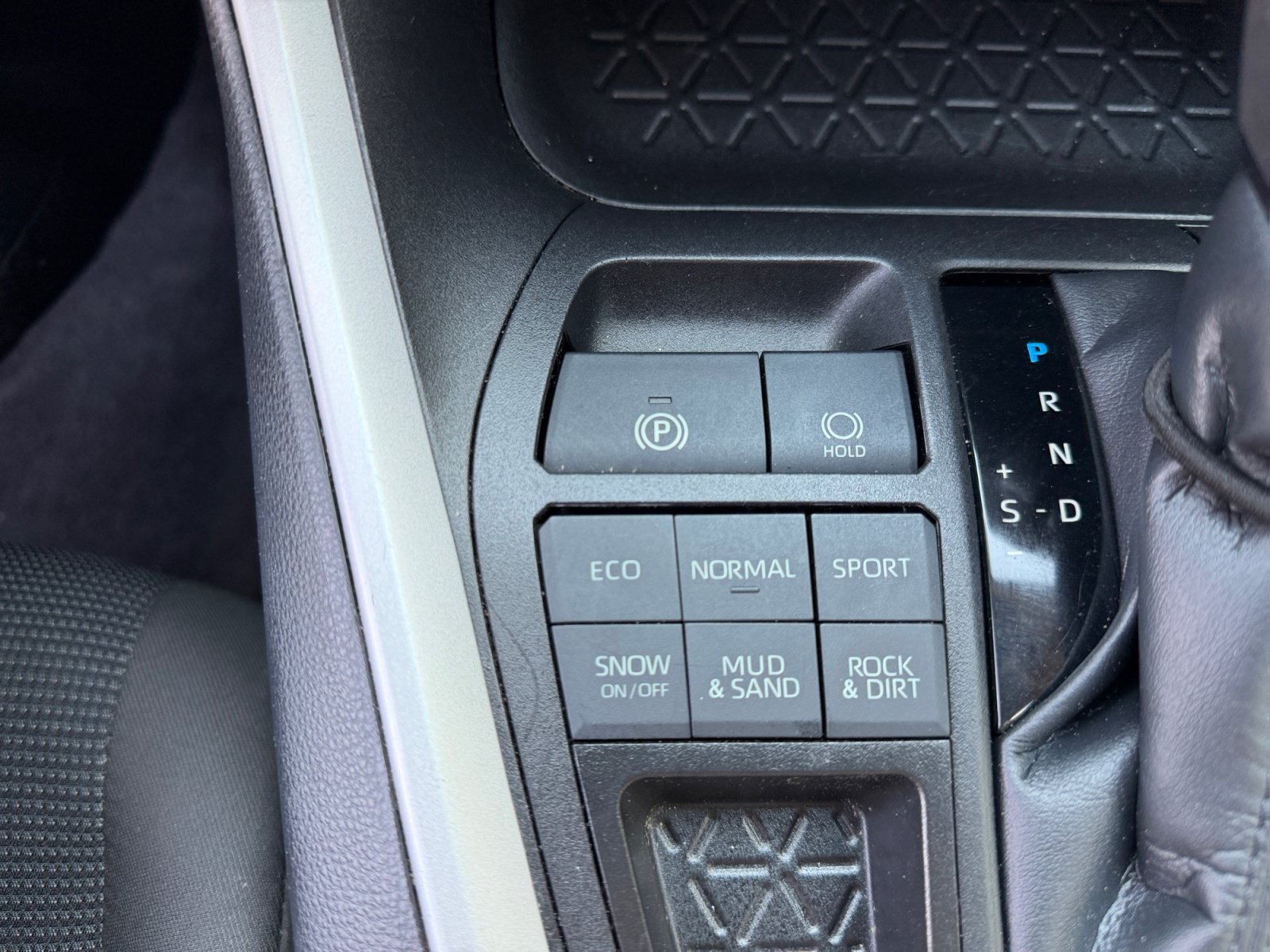 Used 2023 Toyota RAV4 LE AWD/4WD image 23