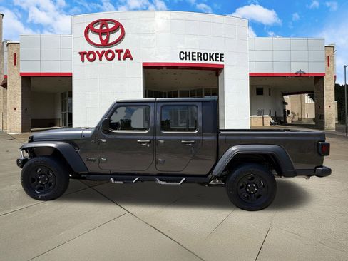 Used 2025 Jeep Gladiator Sport AWD/4WD image 8