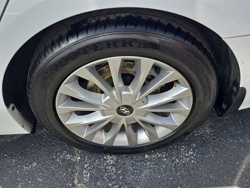 Used 2015 Hyundai Sonata Limited w/ Option Group 05 FWD image 7