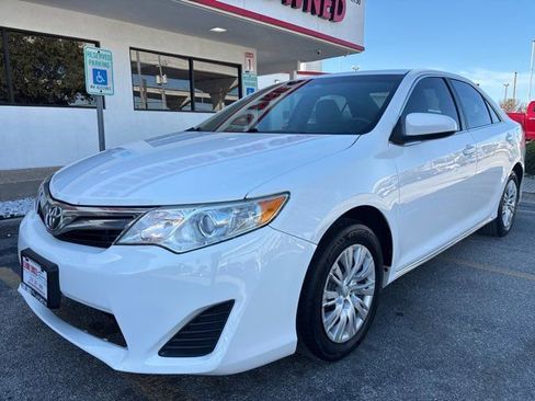 Used 2014 Toyota Camry LE image 3
