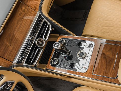 Used 2026 Bentley Flying Spur Plug-In Hybrid image 27