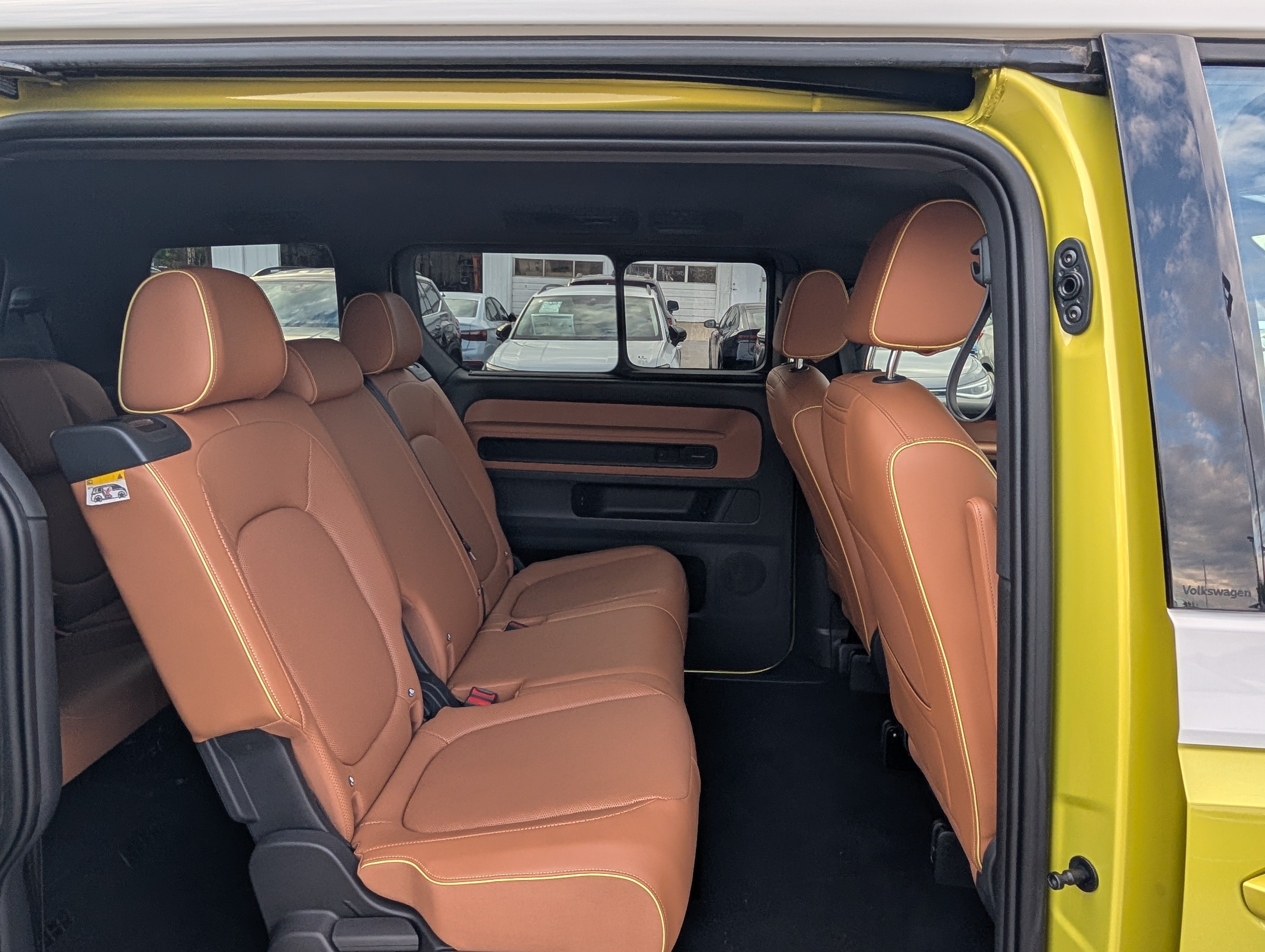 Used 2025 Volkswagen ID. Buzz Pro S Plus RWD image 12