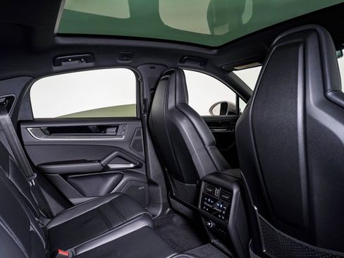 Certified 2025 Porsche Cayenne Coupe image 16