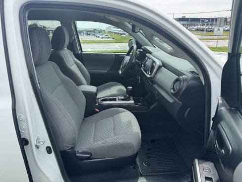 Used 2022 Toyota Tacoma SR5 AWD/4WD image 14