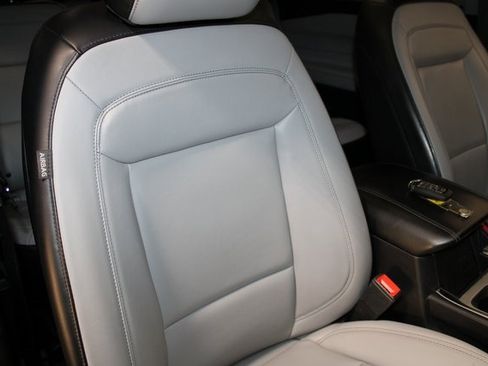 Used 2021 Ford Explorer XLT w/ Equipment Group 202A image 28