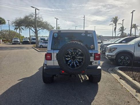 Used 2019 Jeep Wrangler Unlimited Sahara image 6