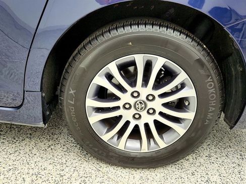 Used 2020 Toyota Sienna XLE image 9