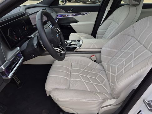 Certified 2025 BMW 760i xDrive w/ Luxury Rear Seating Package AWD/4WD image 26