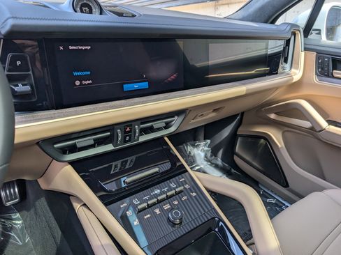 New 2025 Porsche Cayenne Turbo image 35