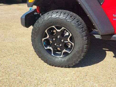 Used 2022 Jeep Wrangler Unlimited Rubicon 4xe w/ Safety Group AWD/4WD image 6