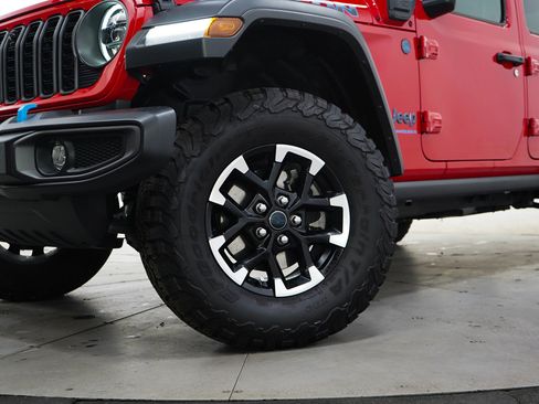 Used 2024 Jeep Wrangler Unlimited Rubicon 4xe w/ Technology Group AWD/4WD image 28