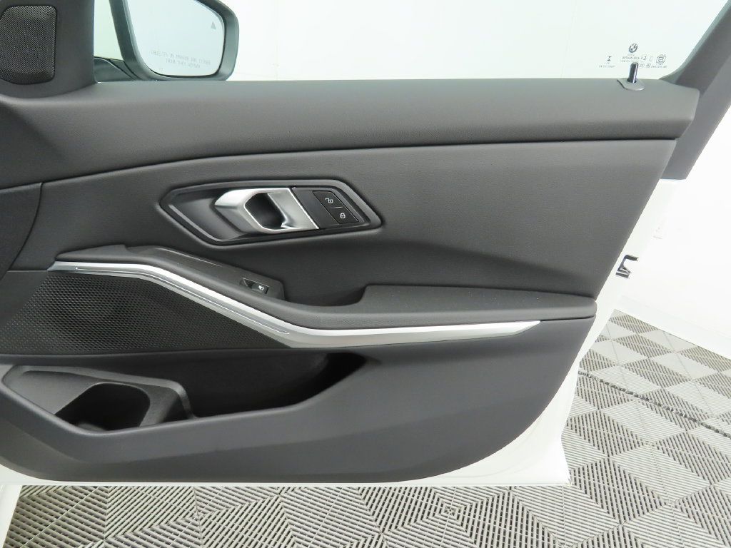 Used 2026 BMW 330i Sedan w/ Convenience Package RWD image 26