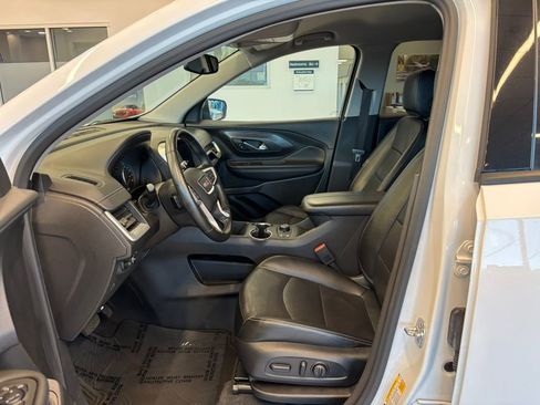 Used 2024 GMC Terrain SLT image 15