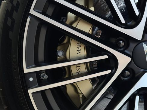 Used 2025 Aston Martin DB12 image 10