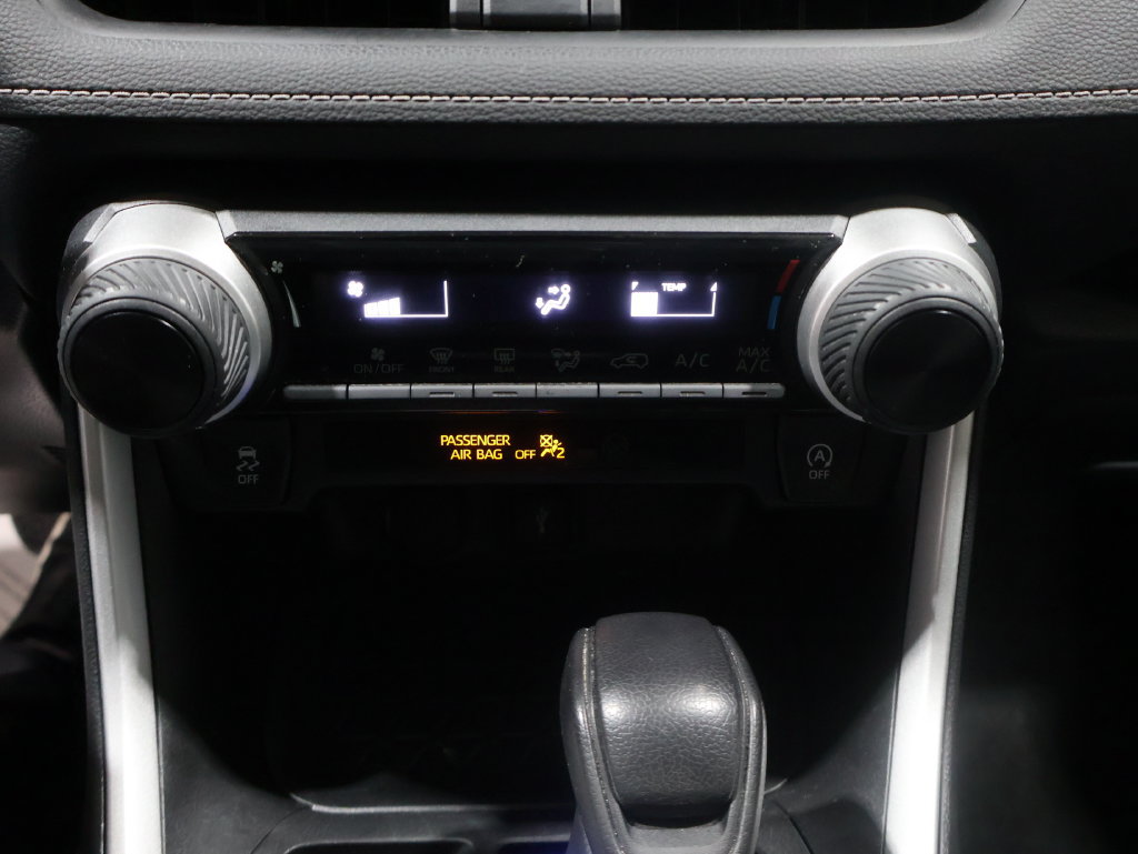 Used 2020 Toyota RAV4 LE w/ All Weather Liner Package AWD/4WD image 28