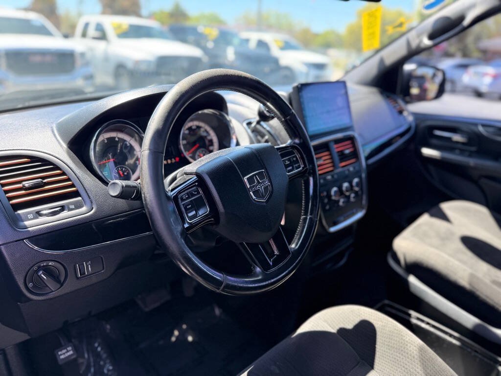 Used 2016 Dodge Grand Caravan SE FWD image 14
