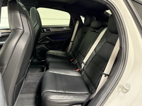 Used 2023 Porsche Cayenne Platinum Edition image 19